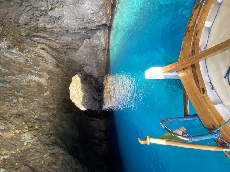 Pronájem jachty v Ponza -Scipione Gozzo sorrentino na Samboatu