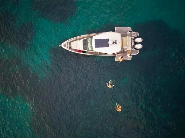Pronajmout Motorová loď se skipperem či ne Saxdor v Šibenik 