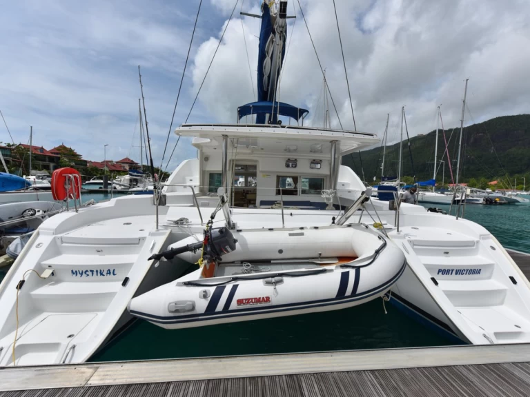 Pronájem Katamarán Lagoon s licencí