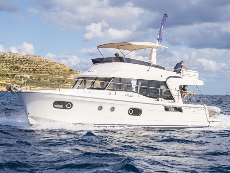 Pronajmout Motorová loď se skipperem či ne Bénéteau v Imsida