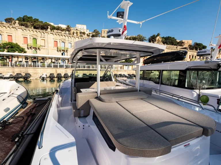 Pronájem lodi Axopar Axopar 37 Sun-Top v Il-Furjana na Samboatu