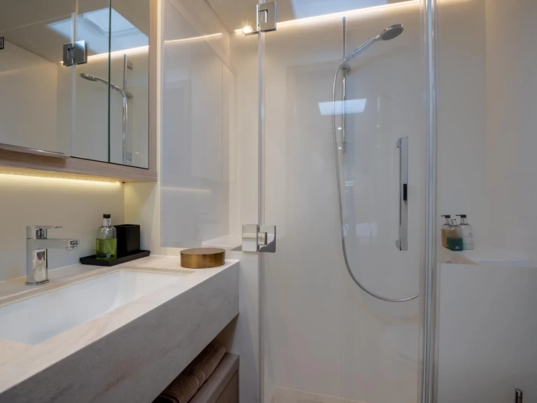 Pronájem Katamarán Lagoon s licencí