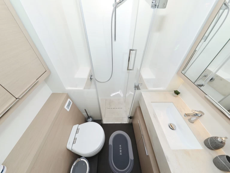 Pronájem lodi Split lákavé ceny Lagoon 55