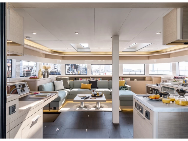 Katamarán k pronájmu v Split za nejlepší cenu