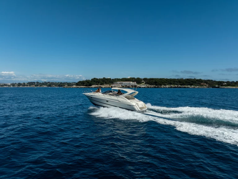 Pronájem Motorová loď Cranchi s licencí