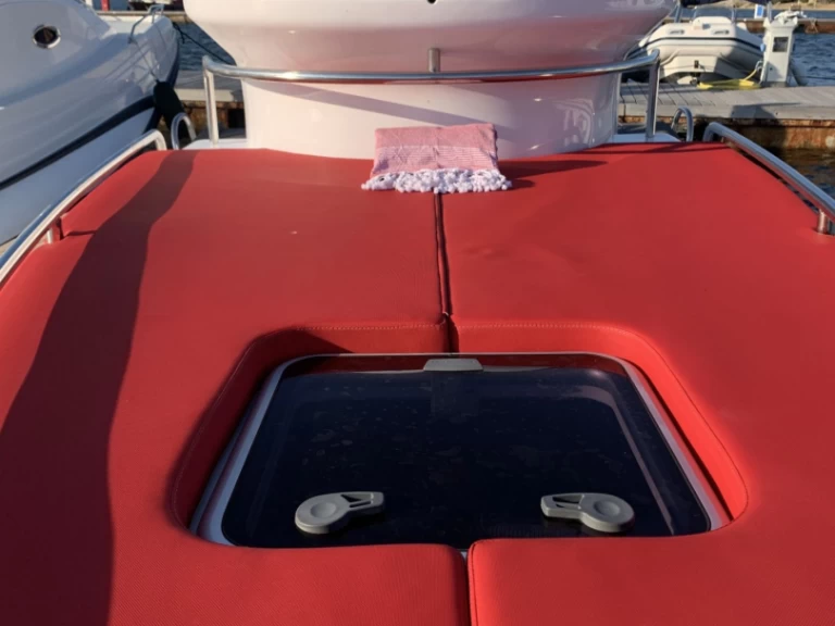 Pronájem lodi Pirelli P zero 1100 v Taormina na Samboatu