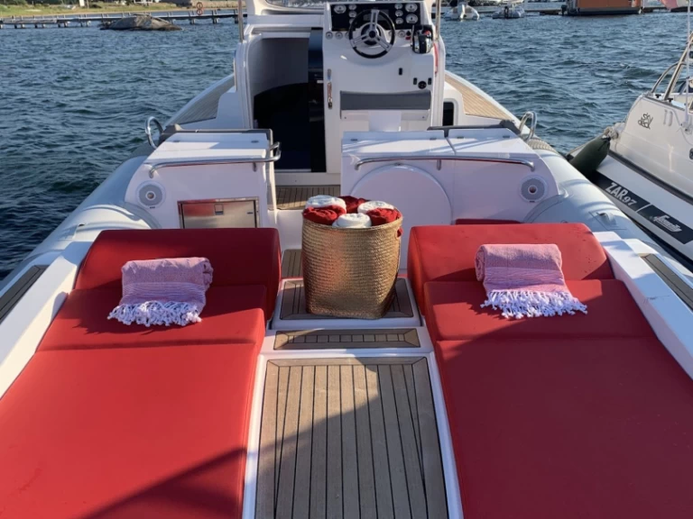 Pronájem Polotuhá loď Pirelli s licencí