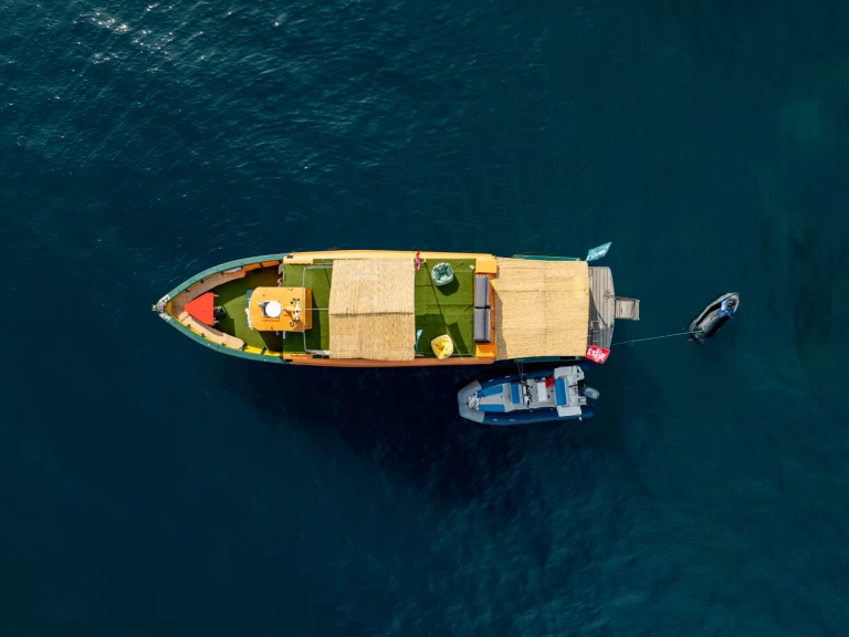 Constructeur indépendant Bateau en Bois jednotlivci a charterové společnosti v Cannes