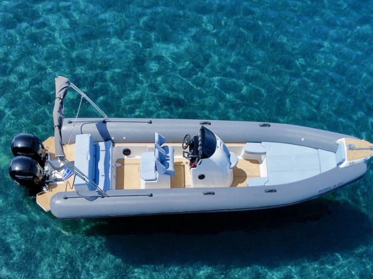 Pronajmout si Dromor Rid 300 hp (2 x 150 ) v Korfu