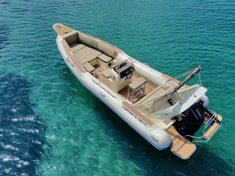 Pronájem lodi Boss Rib v Korfu na Samboatu