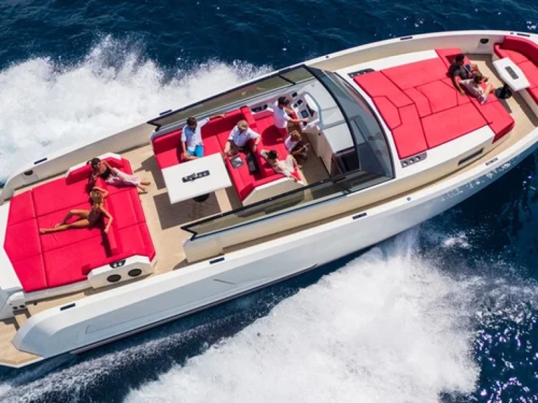 Pronájem Motorová loď Vanquish 54 s licencí