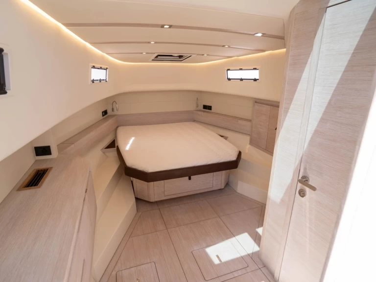 Pronájem Motorová loď Pardo 43 s licencí