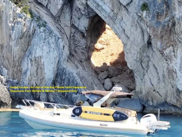 Polotuhá loď k pronájmu v Elliniko  za nejlepší cenu