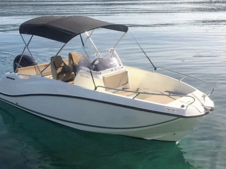 Pronájem Motorová loď Quicksilver s licencí