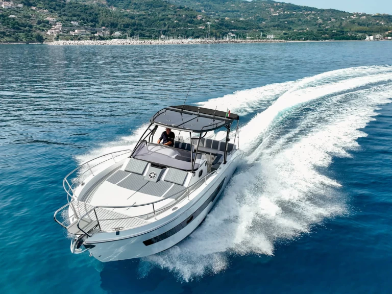 Pronájem lodi Patti lákavé ceny Saver 330 WA