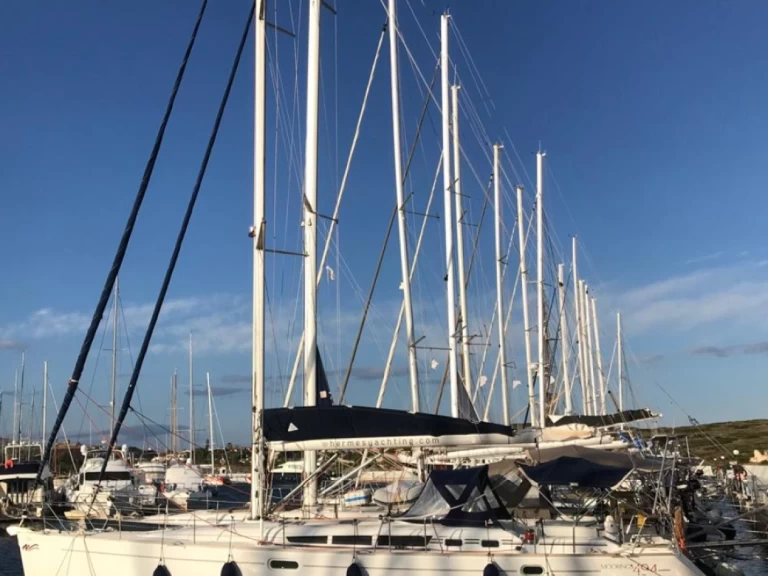 Pronájem lodi Paros Port lákavé ceny Sun Odyssey 49