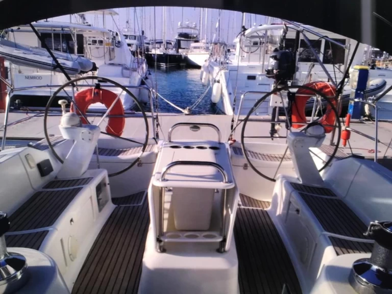 Pronájem lodi Paros Port lákavé ceny Sun Odyssey 49