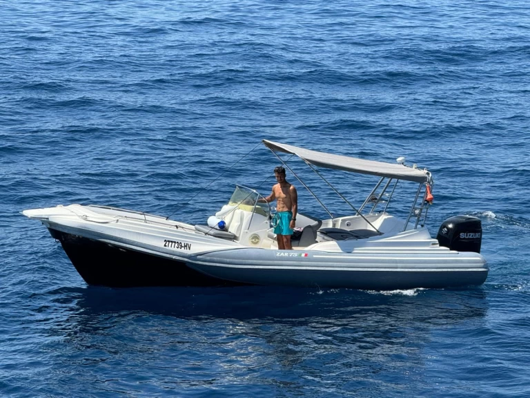 Zar Zar 75 jednotlivci a charterové společnosti v Hvar 