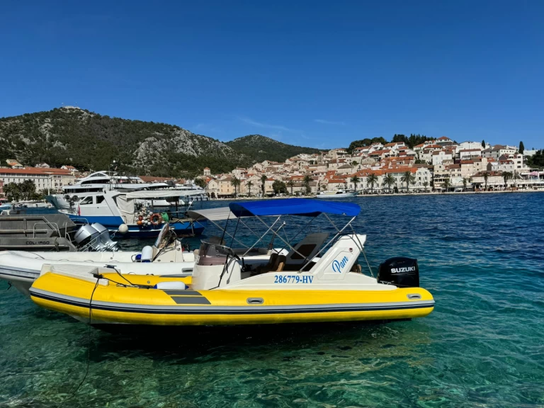 Solemar Aquamax F23 jednotlivci a charterové společnosti v Hvar 