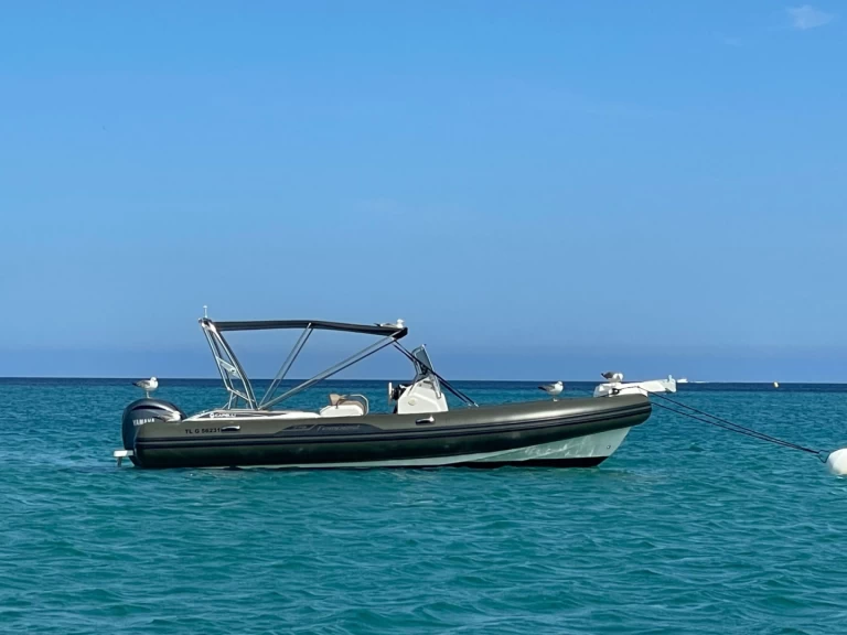 Pronájem Polotuhá loď v Port Grimaud -Capelli Tempest 775 SUN