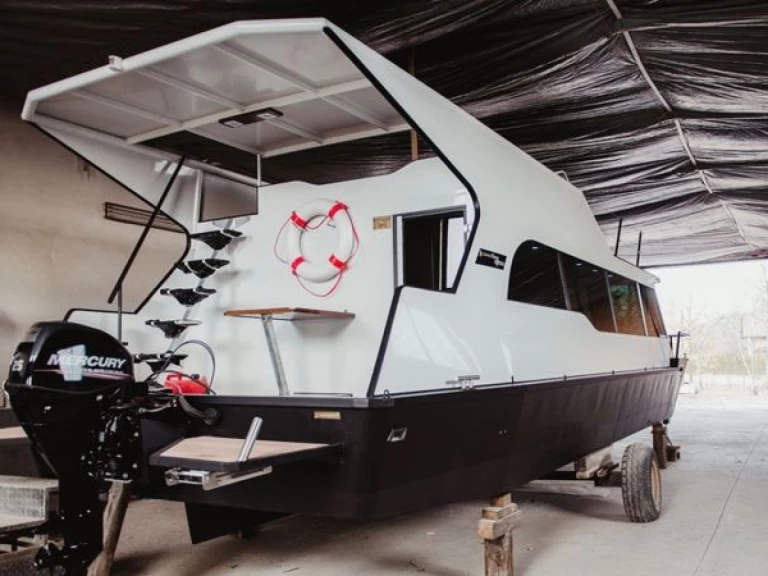 Pronájem lodi Mělník lákavé ceny YB35