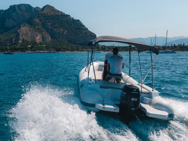 Pronajmout Polotuhá loď se skipperem či ne Trimarchi v Palermo