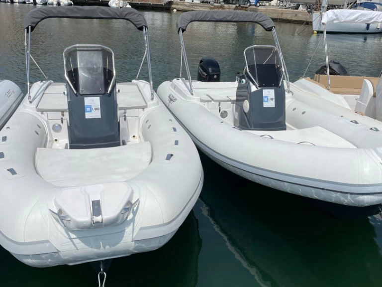 Pronájem Polotuhá loď v Palermo -Trimarchi 58