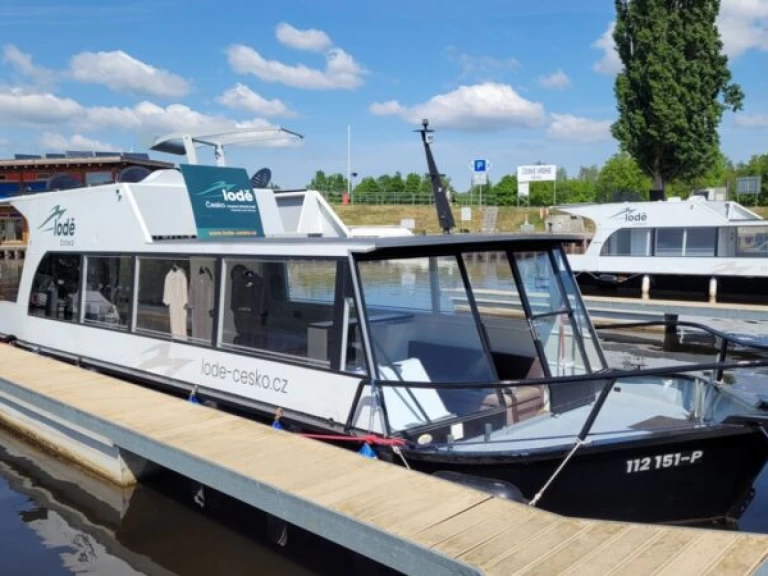 Pronájem lodi České Vrbné lákavé ceny YB35