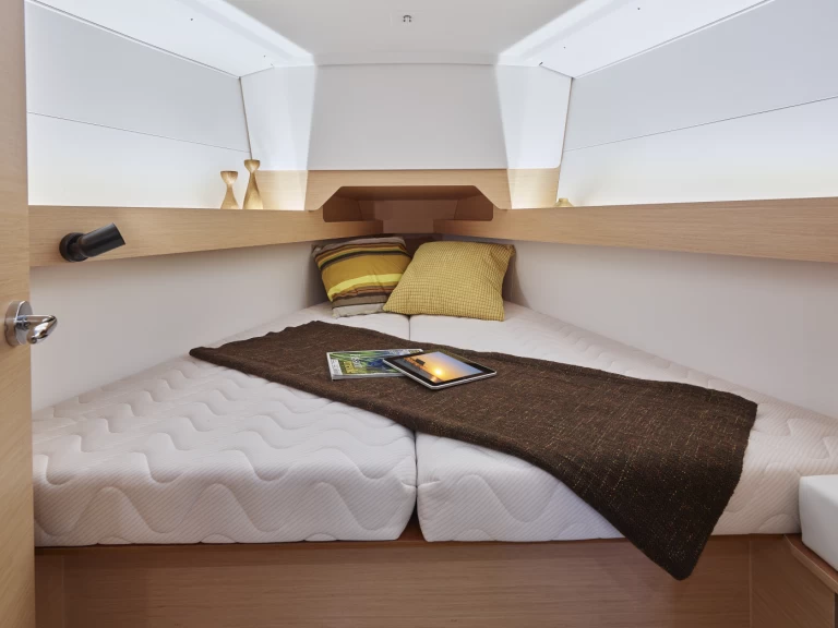 Pronajmout si Jeanneau Sun Odyssey 349 v Sitges