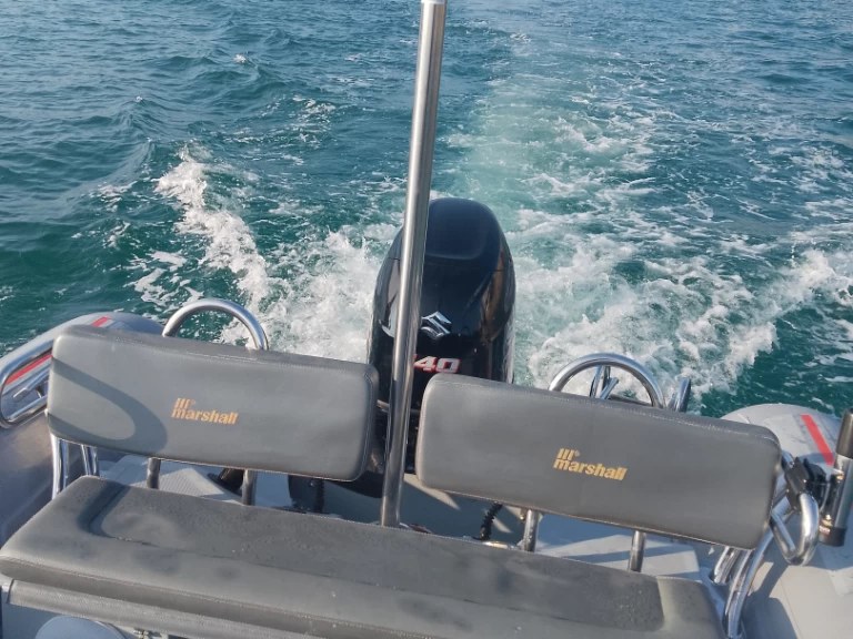 Polotuhá loď k pronájmu v Dinard za nejlepší cenu