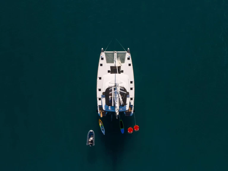 Lagoon NOMAD jednotlivci a charterové společnosti v Lavrio