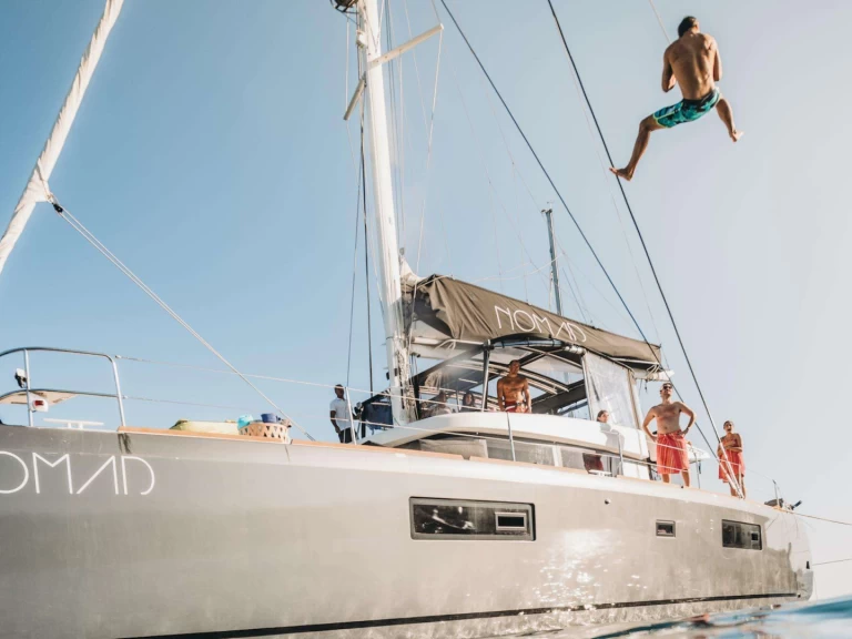 Pronájem jachty v Lavrio -Lagoon NOMAD na Samboatu