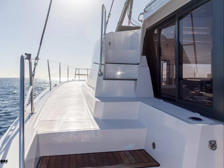 Pronajmout si Bali Bali 4.2 v Alimos