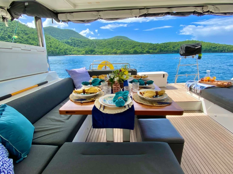 Pronájem Katamarán Lagoon s licencí