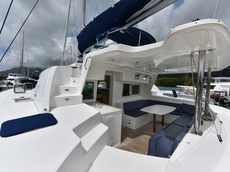 Pronájem Katamarán Lagoon s licencí