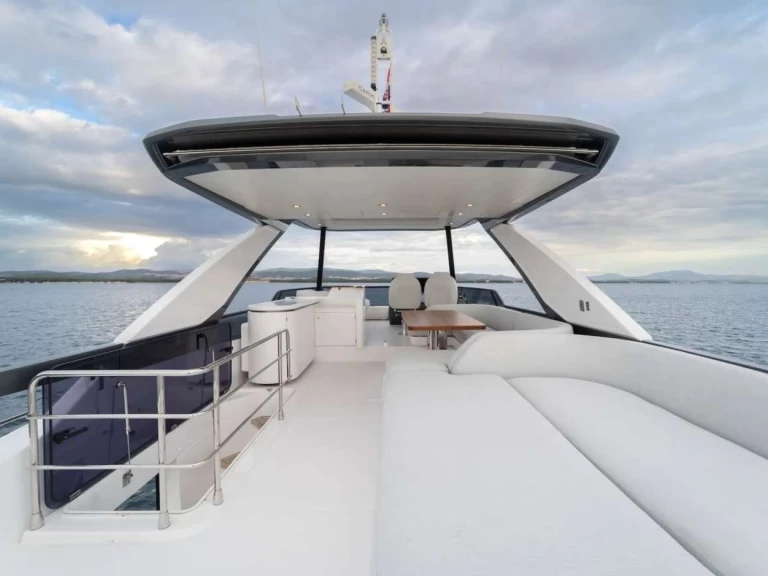 Pronajmout Jachta se skipperem či ne Azimut v Chorvatsko