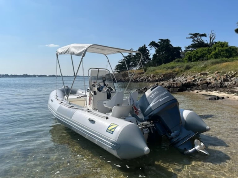 Pronájem lodi Zodiac Pro Open 550 v Larmor-Baden na Samboatu