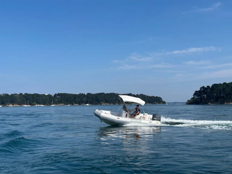 Pronajmout Polotuhá loď se skipperem či ne Zodiac v Larmor-Baden