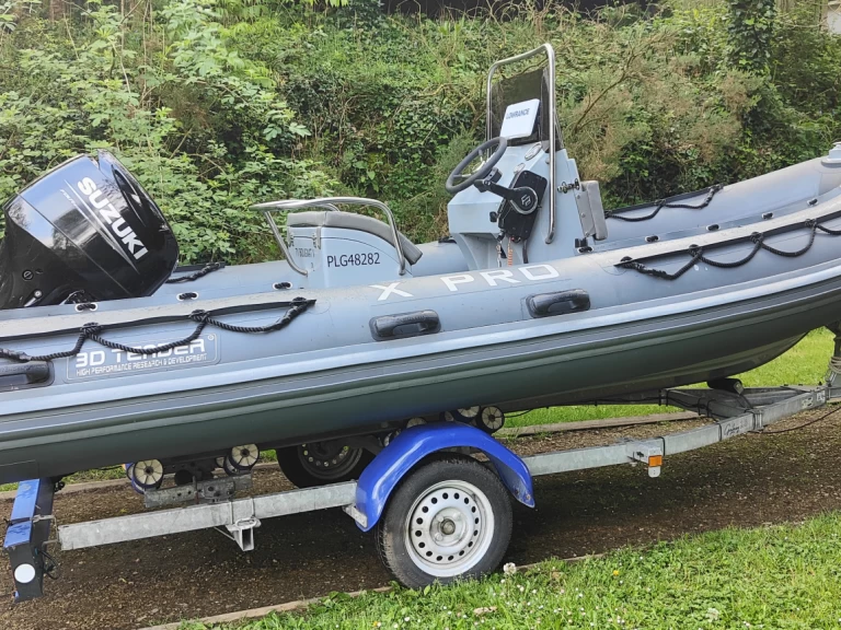 Pronájem Polotuhá loď 3D Tender s licencí