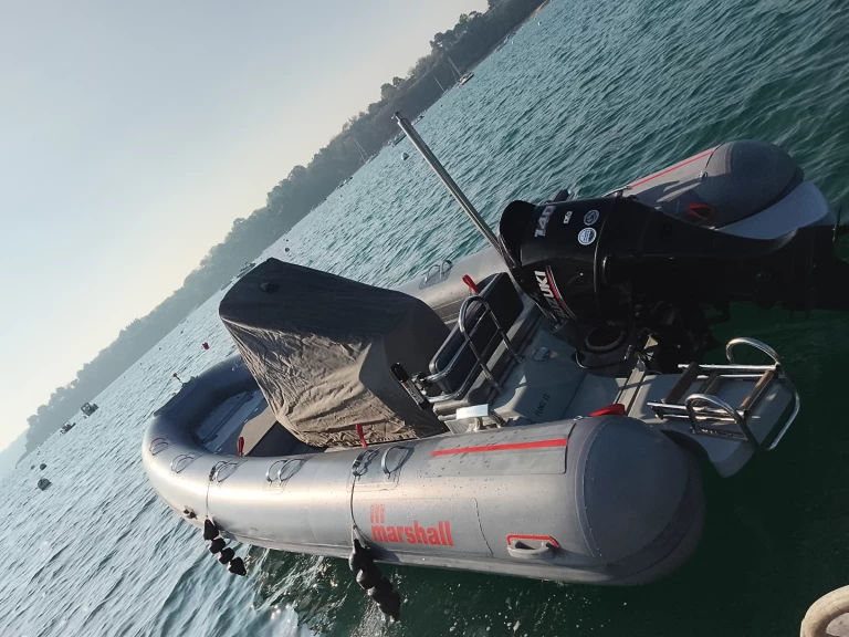 Polotuhá loď k pronájmu v Dinard za nejlepší cenu