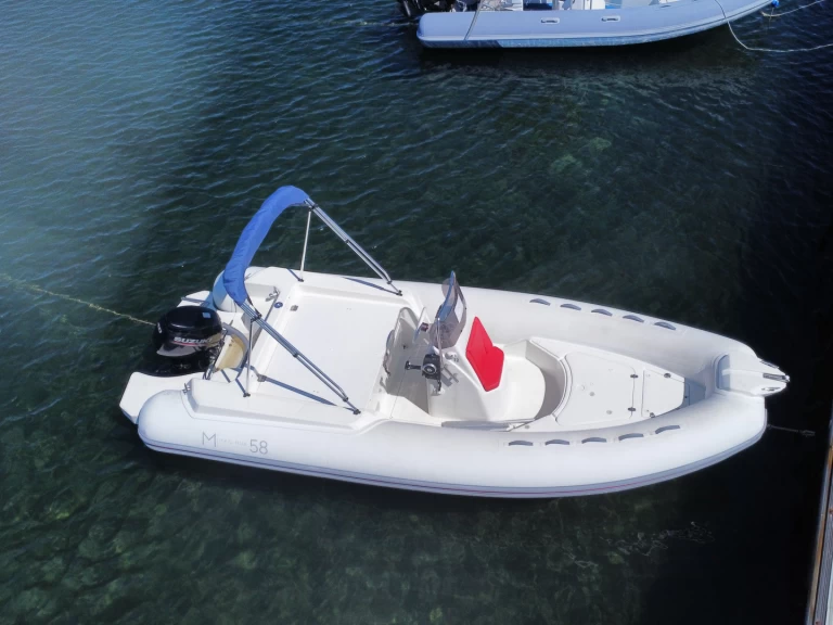 Pronajmout si Magnus 5,80 v Porto Rotondo