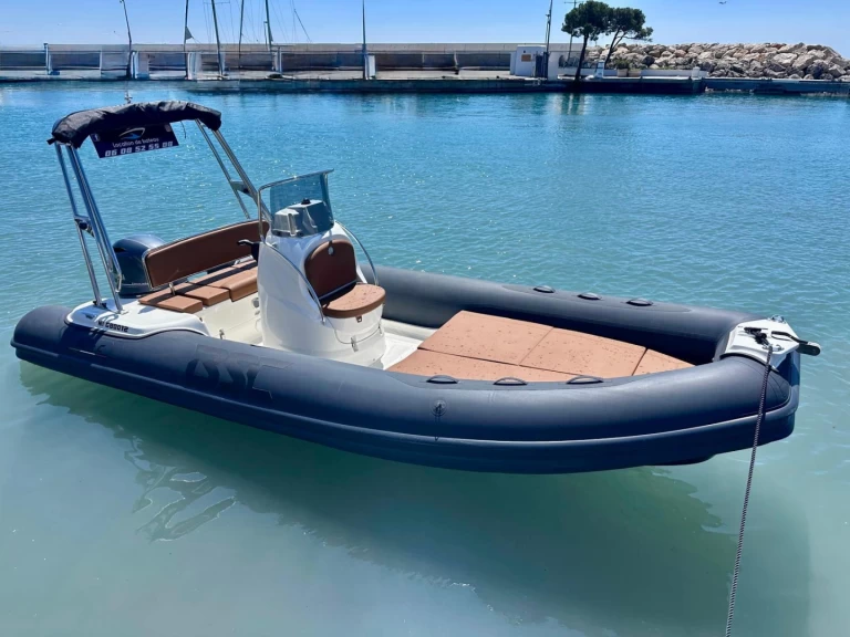 Pronájem lodi Nice lákavé ceny BSC 57