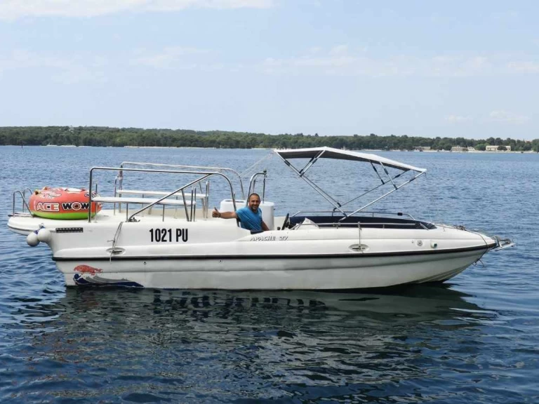Pronájem lodi SURFRIDER  APACHE WARRIOR 27 v Pula na Samboatu