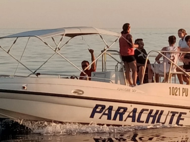 Motorová loď k pronájmu v Pula za nejlepší cenu