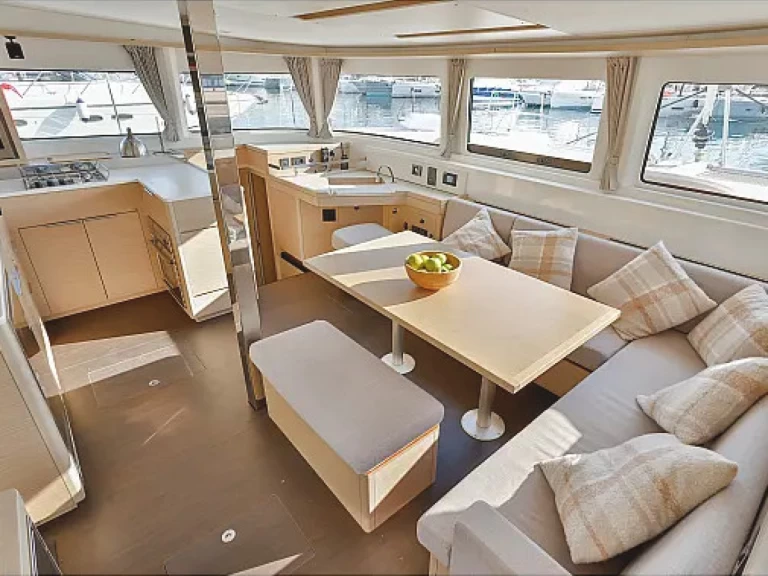 Pronájem lodi Lagoon Lagoon 46 v Tivat na Samboatu