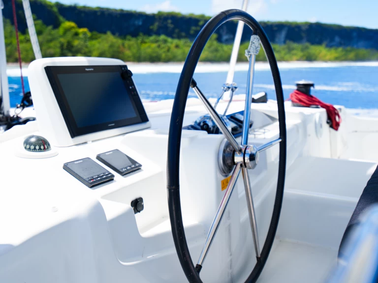 Pronajmout Katamarán se skipperem či ne Lagoon v Rangiroa