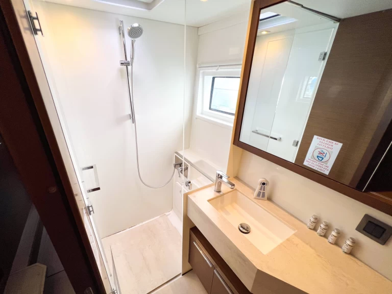 Lagoon Lagoon 46 jednotlivci a charterové společnosti v Fa'anui