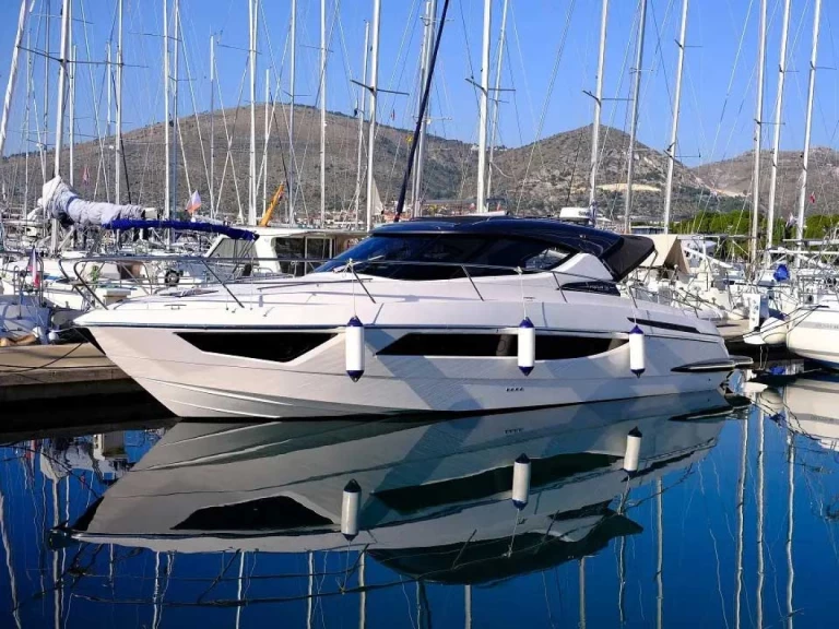 Focus Focus Power 36 jednotlivci a charterové společnosti v Trogir