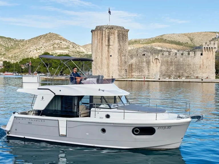 Pronájem Motorová loď v Trogir -Bénéteau Swift Trawler 30