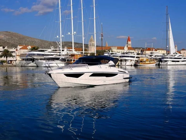 Pronájem lodi Trogir lákavé ceny Focus Power 36